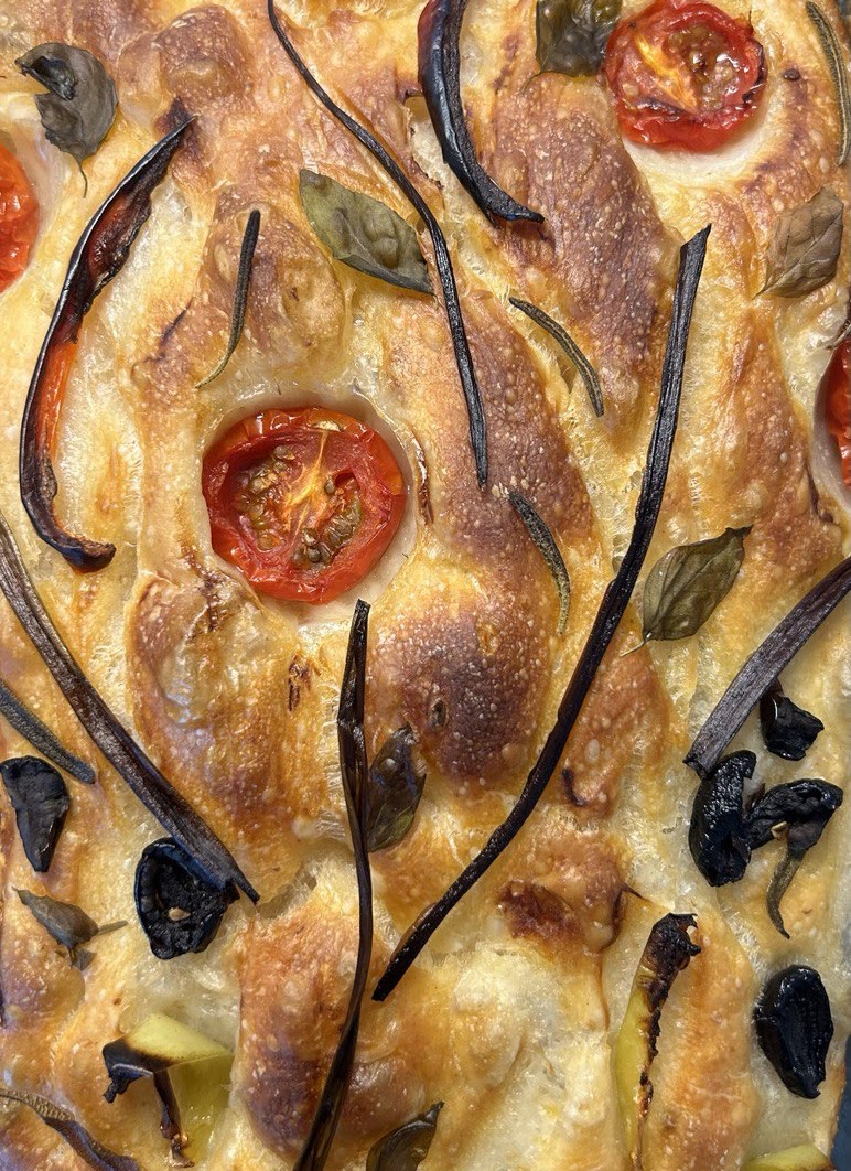 Focaccia cu maia – rețeta perfectă pentru iubitorii de pâine artizanală 🍞✨